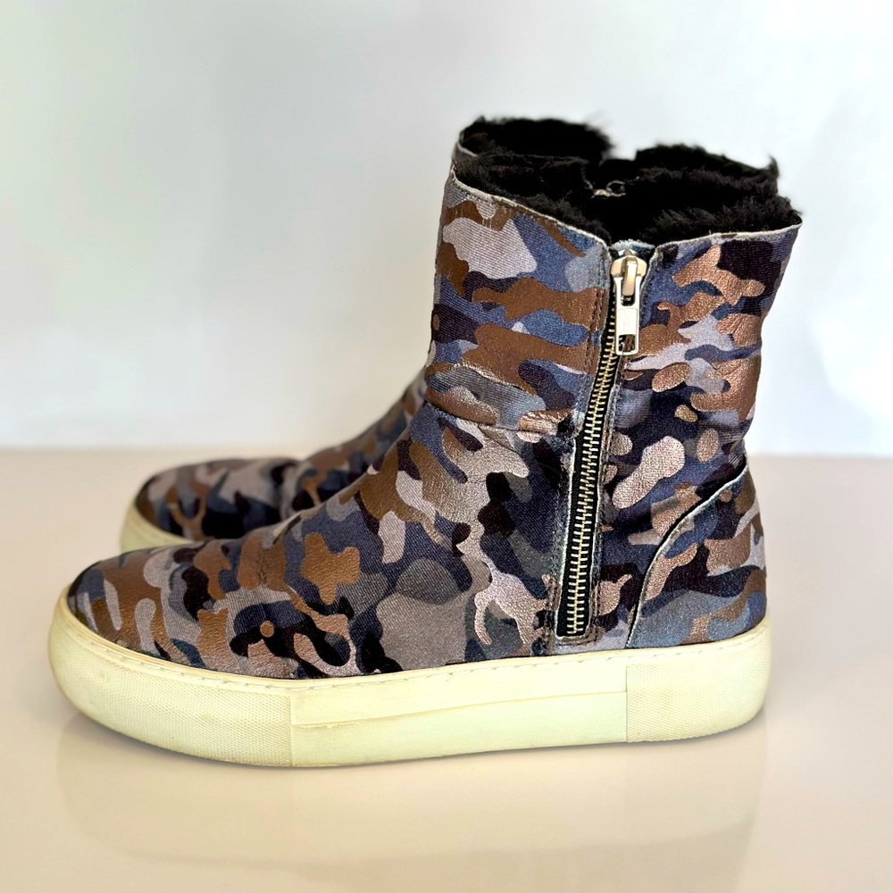 J/SLIDES Women’s Allie Faux Leather and Fur Platform Zip Boots Size 7